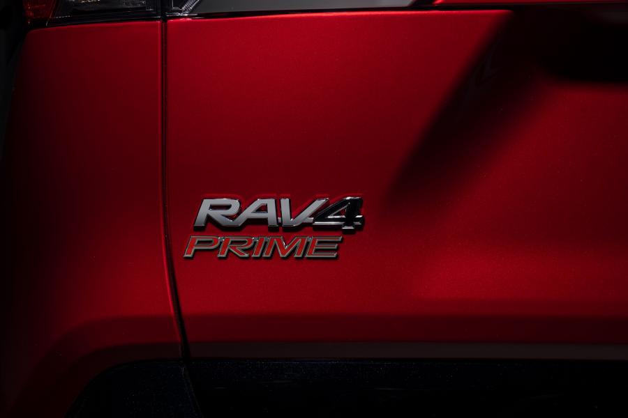 Логотип Toyota RAV4 Prime 2020 года  (NA) (фото 24 из 41)